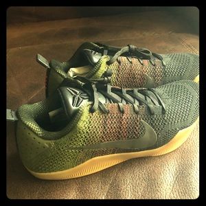 Kobe 11 Low 4KB Black Horse Size 11.5